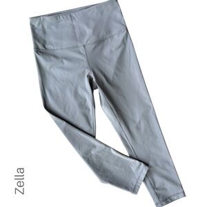 ZELLA STUDIO NWOT LITE CROP LEGGINGS CAPRI GRAY | SIZE: SMALL